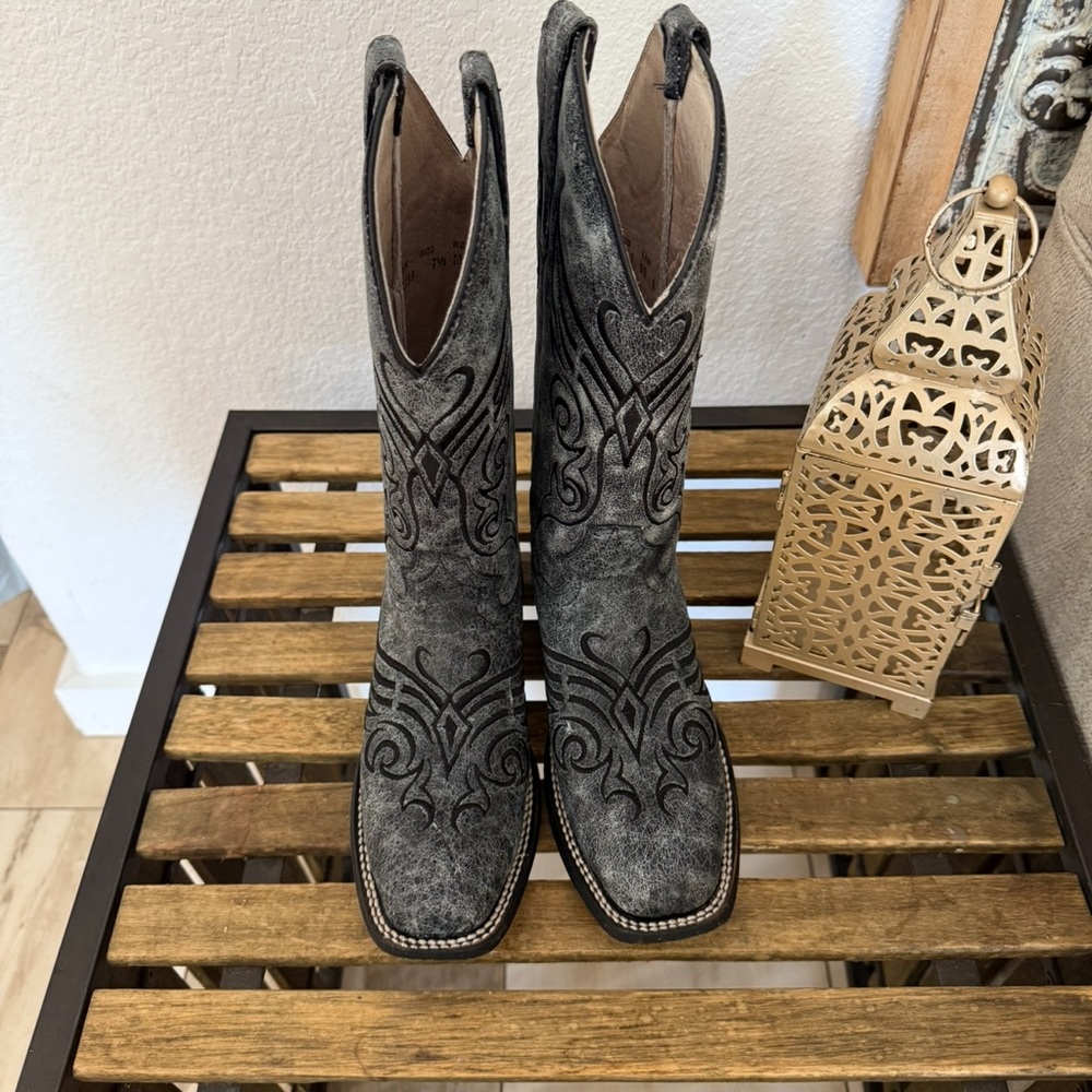 WOMEN'S BLACK EMBROIDERY SNAKE INLAY SQUARE TOE COWBOY BOOT
 7.5